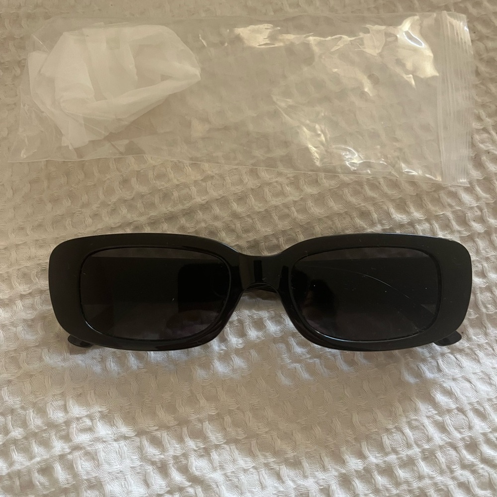 Brand new! Gucci look alike- Stylish Black Rectangular Sunglasses